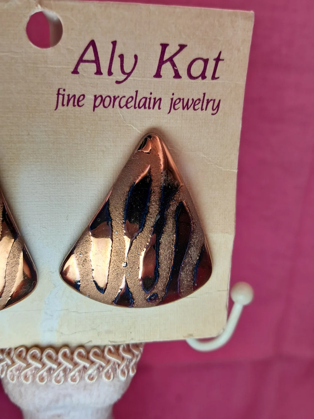 Aly Kat Handcrafted Porcelain Fan-Shsped Earrings (Goldtone)
